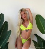 BlondeMauiGirl  (1).jpg