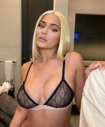 Kylie Jenner (1).jpg