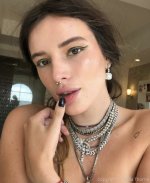 Bella Thorne (1).jpg